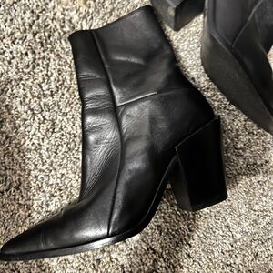 Leather ankle boots  size 39